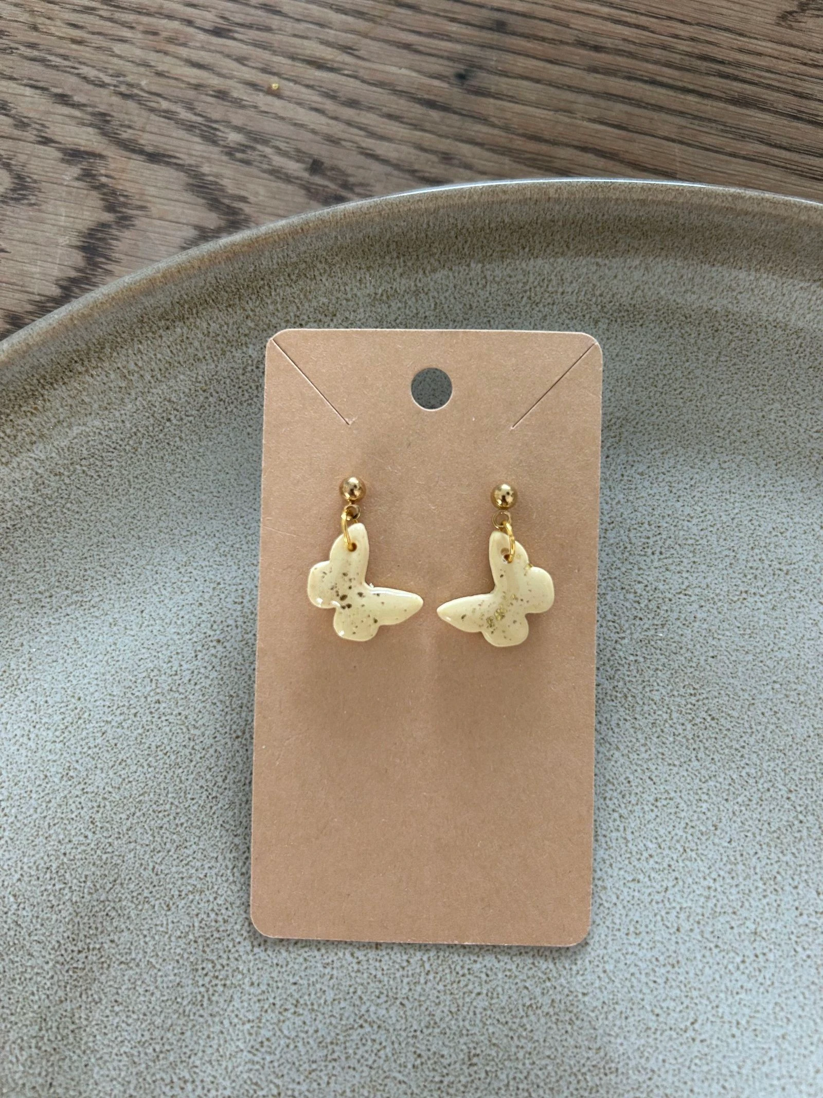 *nieuw* butter yellow oorbellen 